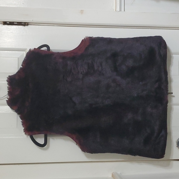 Lady Hathaway Reversible Vest - Picture 5 of 5